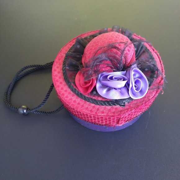 Hat shaped trinket/Jewelry/gift box with flower embellishment - Picture 1 of 14